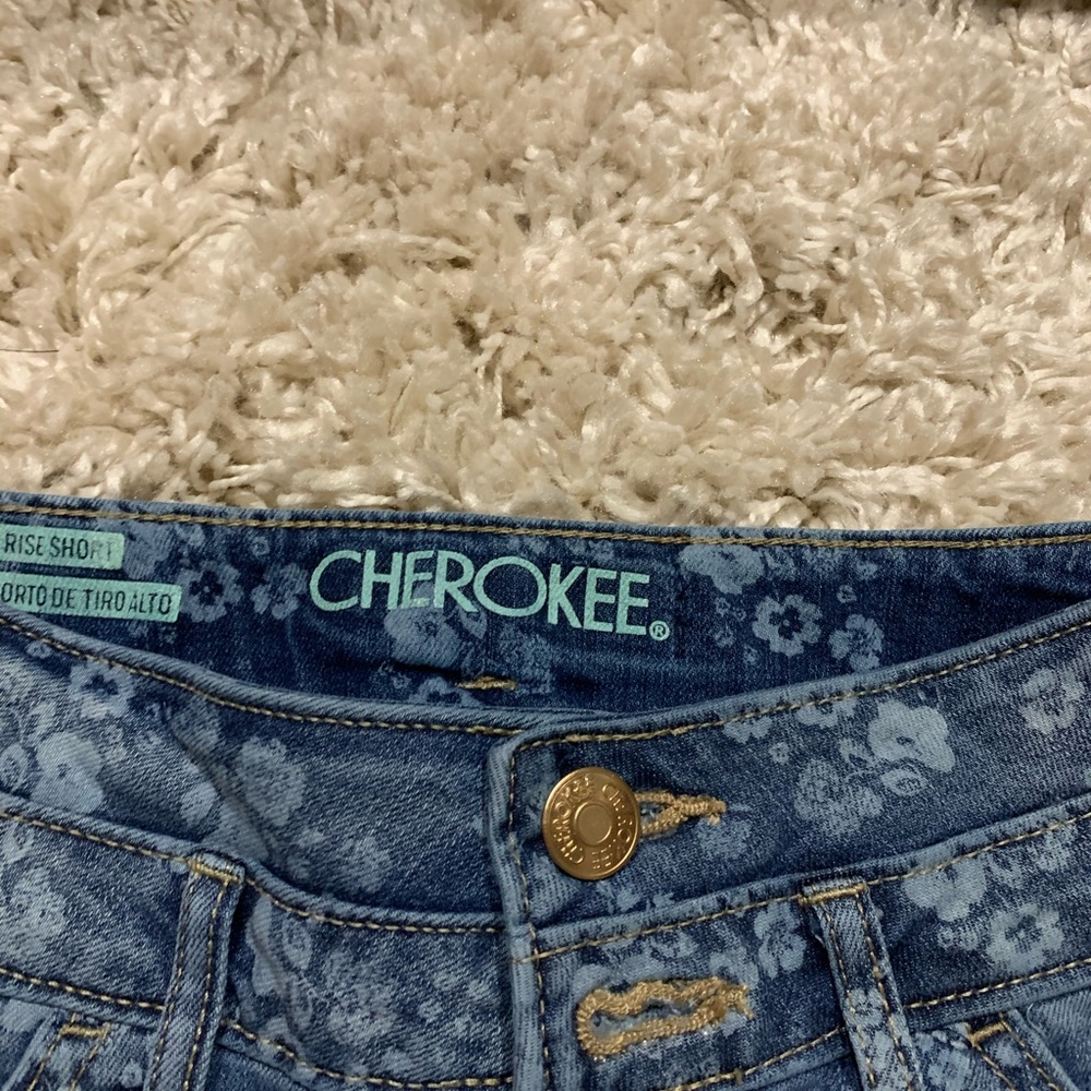 High Rise Flower Patterned Shorts - Picture 2 of 3